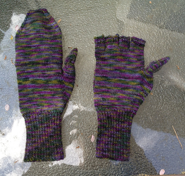 Podster Gloves - Lying Flat